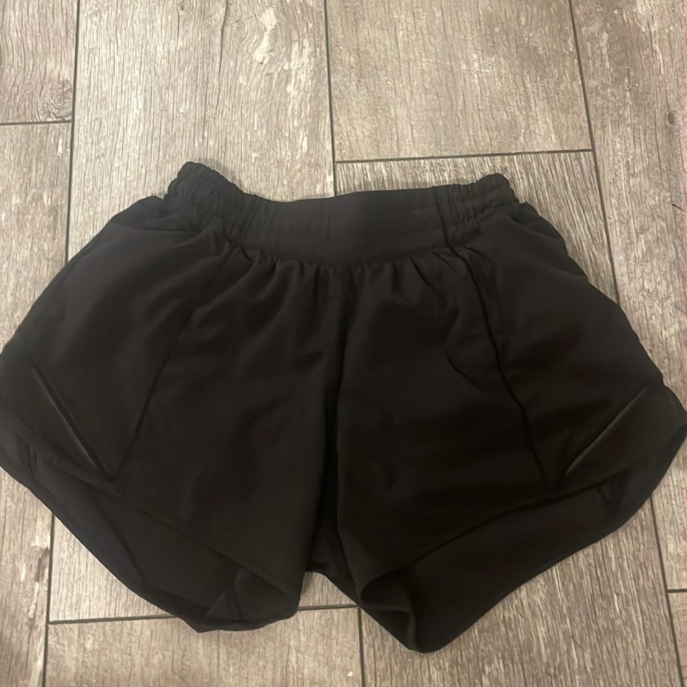 Lululemon black hottie hot shorts 4inch